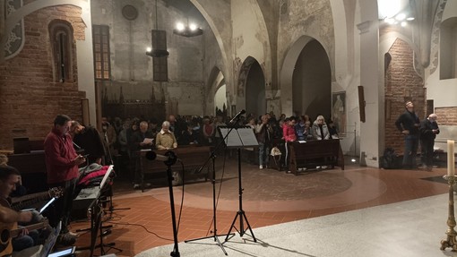 Tanta gente a San Nazzaro alla preghiera per la pace in Palestina