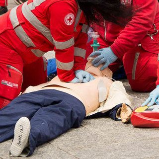 Corso gratuito di primo soccorso a Lesa: tre serate per imparare a salvare una vita