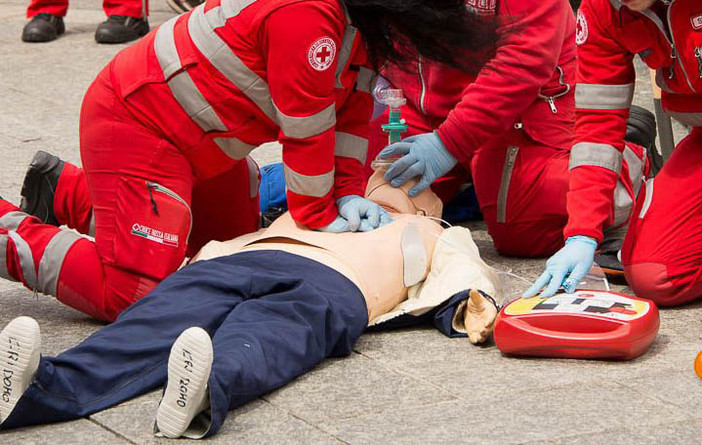 Corso gratuito di primo soccorso a Lesa: tre serate per imparare a salvare una vita