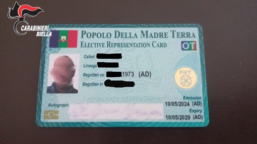 Valdilana, mostra documento falso &quot;Popolo della Madre Terra” alle Poste. Poi aggredisce i Carabinieri, fermato con lo spray