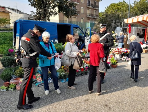 Carabinieri sensibilizzano la comunità contro le truffe