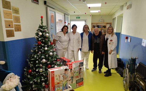 Il Cuore del Natale arriva in Pediatria all’Ospedale di Borgomanero