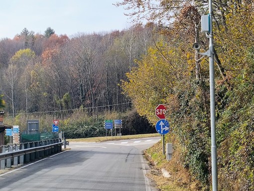 Brovello Carpugnino rafforza la sicurezza: installata una nuova telecamera di lettura targhe