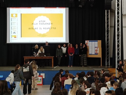 Sensibilizzazione sulla violenza di genere: incontro al Liceo Galileo Galilei di Borgomanero