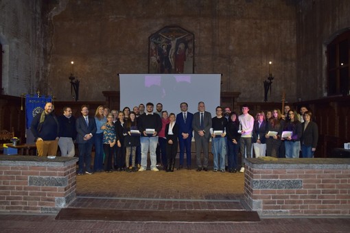 Premio per gli studenti meritevoli: un riconoscimento alle eccellenze scolastiche novaresi