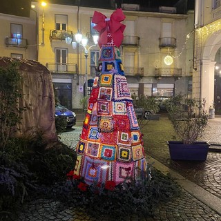 'L'albero del cuore' a Trecate raccoglie 50 pacchi per chi si trova in difficoltà