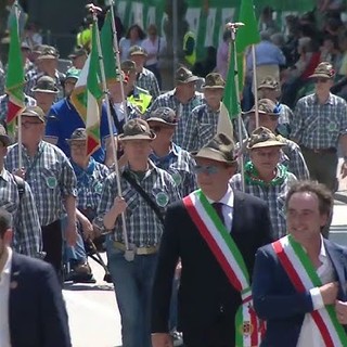 Adunata nazionale alpini: nella sfilata finale posto d’onore per Novara e Vco