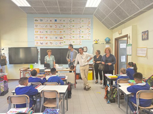 Canelli e Negri visitano le scuole nel giorno di riapertura