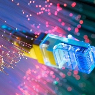 &quot;Fibra ottica in tutti i Comuni entro fine 2025&quot;