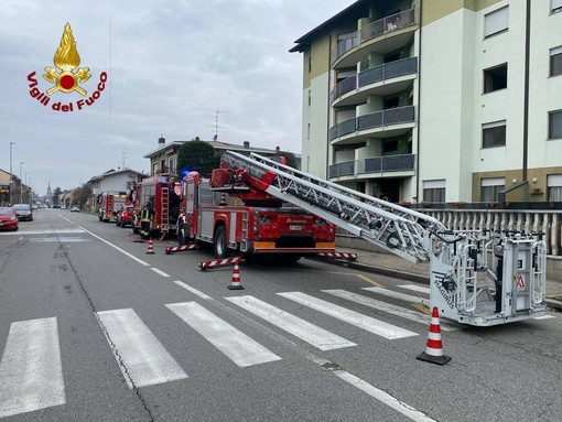 Novara, incendio in corso Milano: sette evacuati