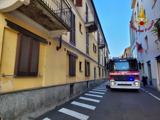 Incendio in appartamento a Novara: donna trasportata all'ospedale