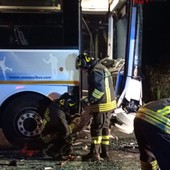 Incidente stradale a Miasino: scontro tra autobus di linea e auto