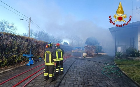 Incendio in uno scantinato ad Agrate Conturbia: villetta parzialmente inagibile FOTO