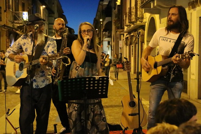 Borgomanero: un mese di saldi, eventi musicali e riscoperta storica nel cuore della città