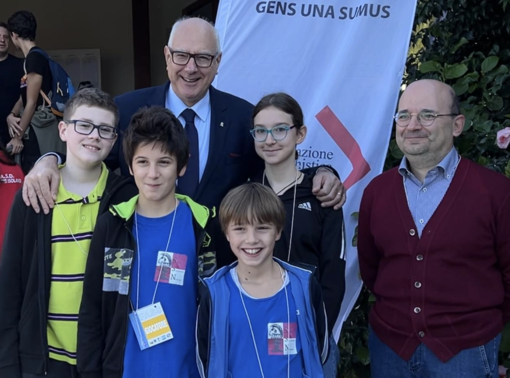 Nella foto: Novara u12 col presidente federale Maggi