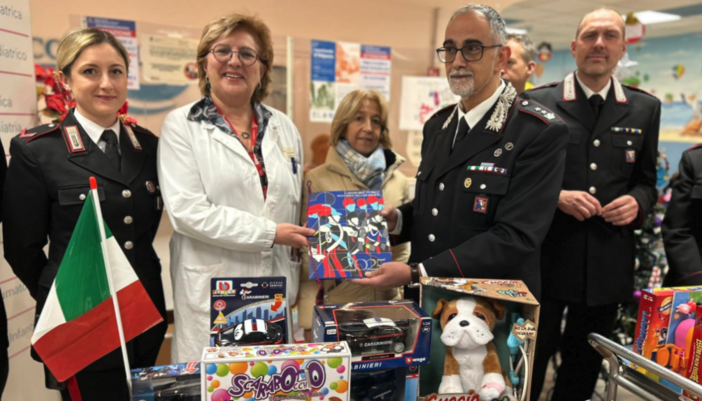 I Carabinieri portano la magia del Natale ai bambini della Pediatria dell’Aou di Novara