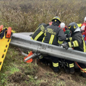 Grave incidente a Novara: due giovani in gravi condizioni dopo un’uscita di strada