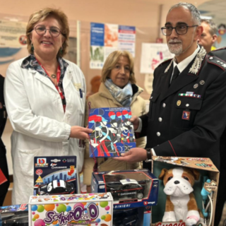 I Carabinieri portano la magia del Natale ai bambini della Pediatria dell’Aou di Novara