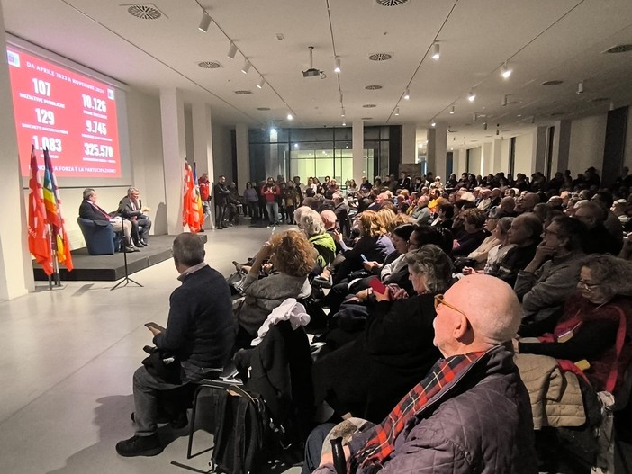 Oltre 400 persone al Castello di Novara per la serata con Maurizio Landini