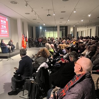 Oltre 400 persone al Castello di Novara per la serata con Maurizio Landini