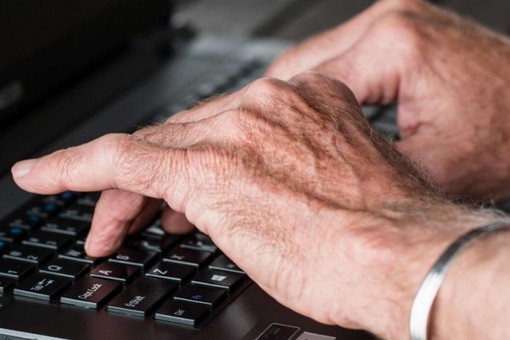 &quot;Mai Troppo Tardi&quot;: corsi gratuiti di formazione digitale per over 65