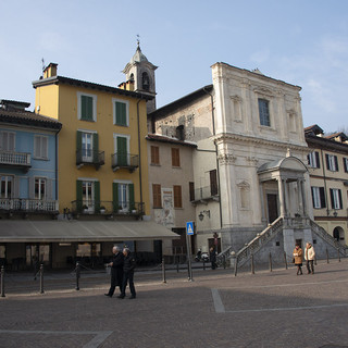 Tarocchi: un viaggio tra simboli e intuizione ad Arona