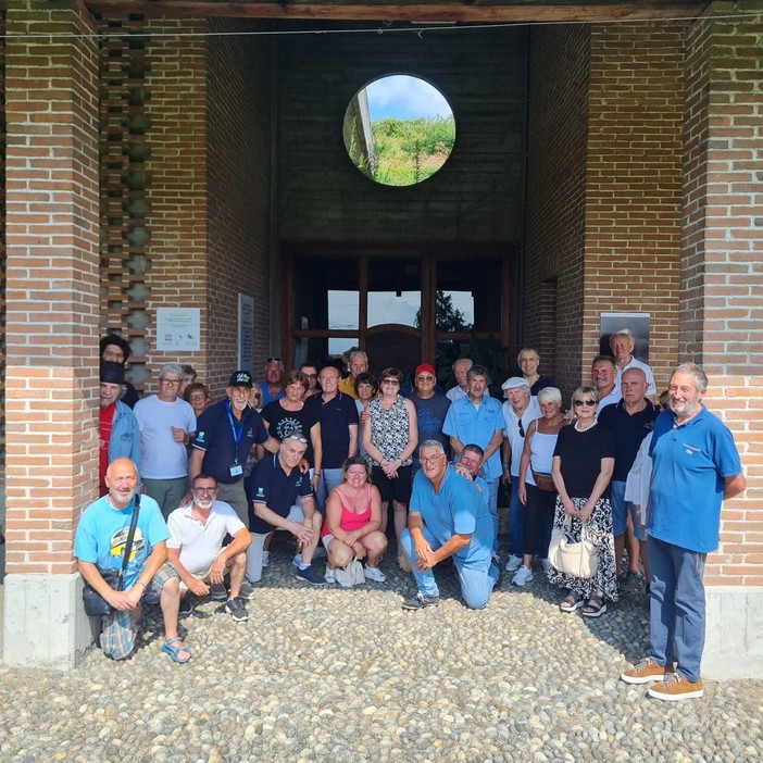 Nella foto il sodalizio in visita alle cantine Arlunno di Ghemme