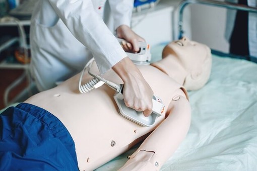 Corso gratuito sull'uso dei defibrillatori automatici a Borgomanero