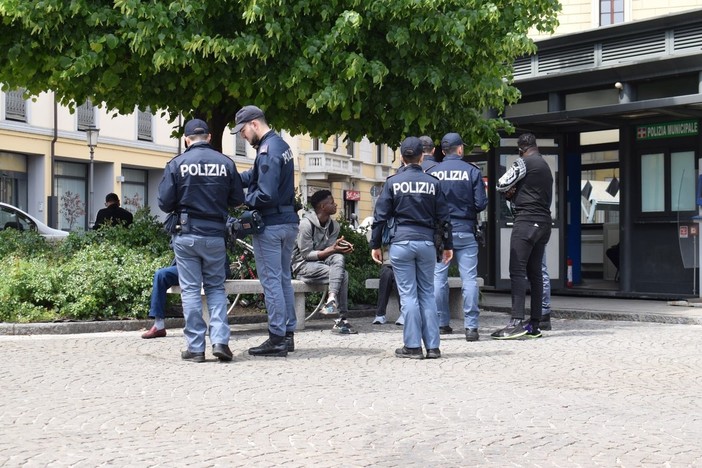 Polizia di stato e polizia locale chiudono un afro market abusivo