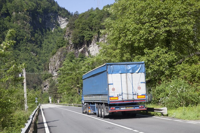 Carburanti: no all'aumento delle accise per l'autotrasporto, i consumatori in allerta