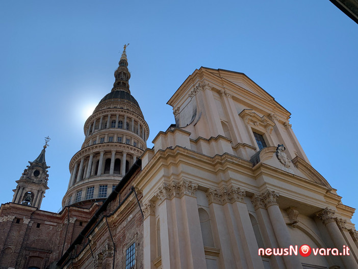 Cupola illuminata di verde per celebrare la giornata nazionale della Sla