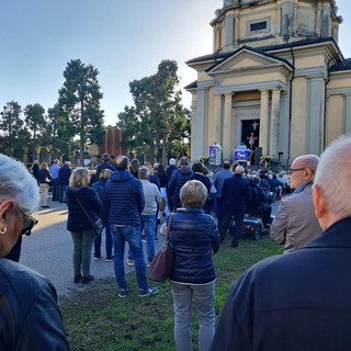 Trecate celebra i defunti: grande partecipazione alle funzioni al cimitero comunale