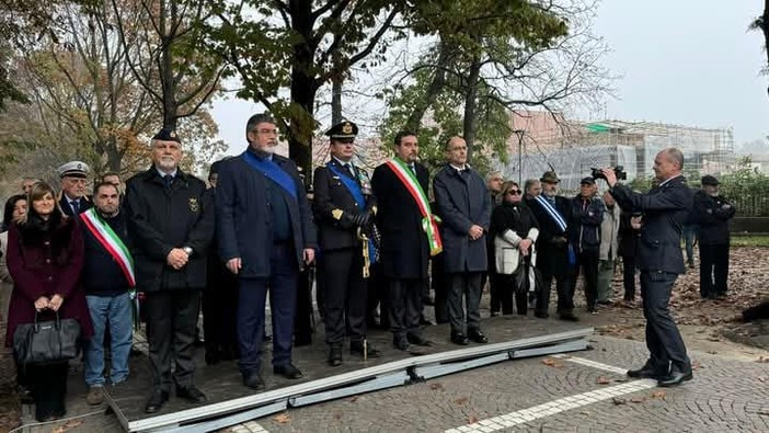 Unità e memoria: celebrazione della giornata delle forze armate a Novara