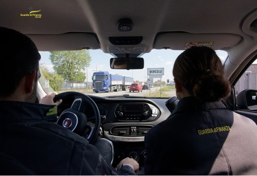 Cronaca dal nord ovest. Tre lavoratori in nero e tre assunti in modo irregolare: controlli della Finanza a San Valentino