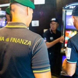 Agenzia delle dogane e forze dell'ordine insieme contro il gioco illegale