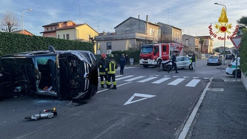 Incidente stradale a Novara: auto si ribalta, un ferito