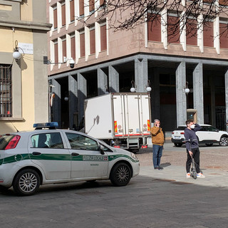 Polizia locale di Novara denuncia tre abusivi che occupavano un alloggio pubblico in via Della Riotta