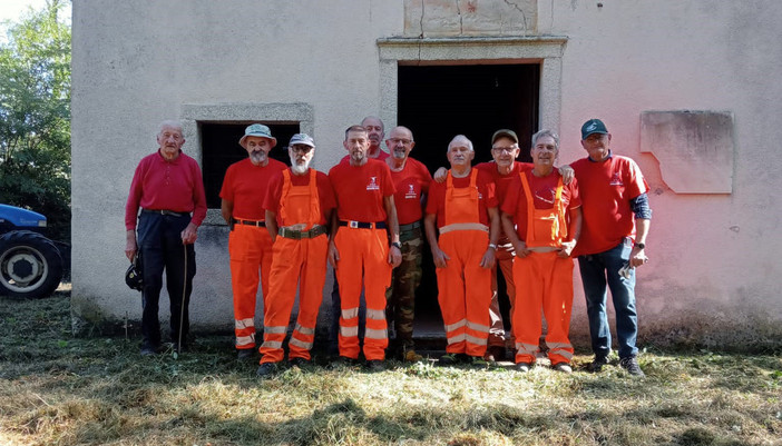 Volontari Alpini in azione per il colle di San Michele