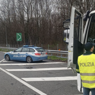 Cronaca dal nord ovest. Autista di autobus in partenza per gita scolastica trovato positivo all'alcoltest