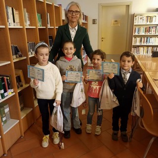 Biblioteca civica premia i piccoli lettori assidui: un riconoscimento per l'impegno nei laboratori creativi