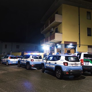 Movida a Novara, intensificati i controlli: decine di persone fermate dalla polizia