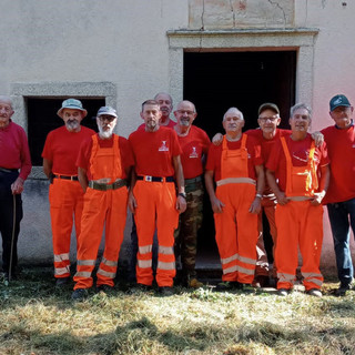 Volontari Alpini in azione per il colle di San Michele