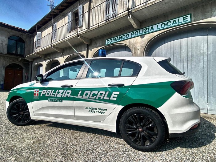 Tentano un furto nel parcheggio di un supermercato: arrestati dopo un inseguimento