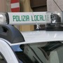 Furto in un negozio a Cameri: ladri arrestati dopo la fuga