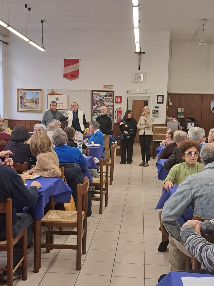 Scambio di auguri di Natale a Trecate: pranzo conviviale per l'Ute e il Centro Incontro Anziani