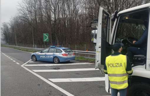 Cronaca dal nord ovest. Autista di autobus in partenza per gita scolastica trovato positivo all'alcoltest