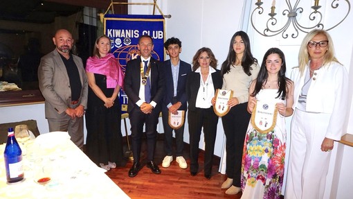 Il Kiwanis Club celebra la storia di Borgomanero e premia gli studenti meritevoli