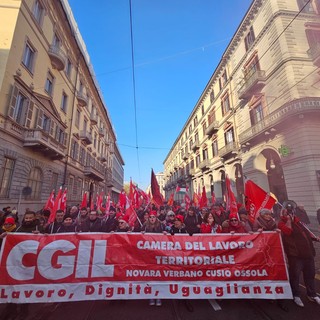 Sciopero nazionale Cgil e Uil, in piazza oltre 600 manifestanti da Vco e Novara FOTO E VIDEO