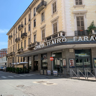 Tre linee di autobus gratuite per la nuova stagione di prosa del Teatro Faraggiana