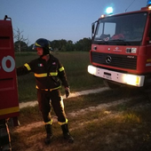 Incendio sul tetto di villetta a Trecate: nessun ferito